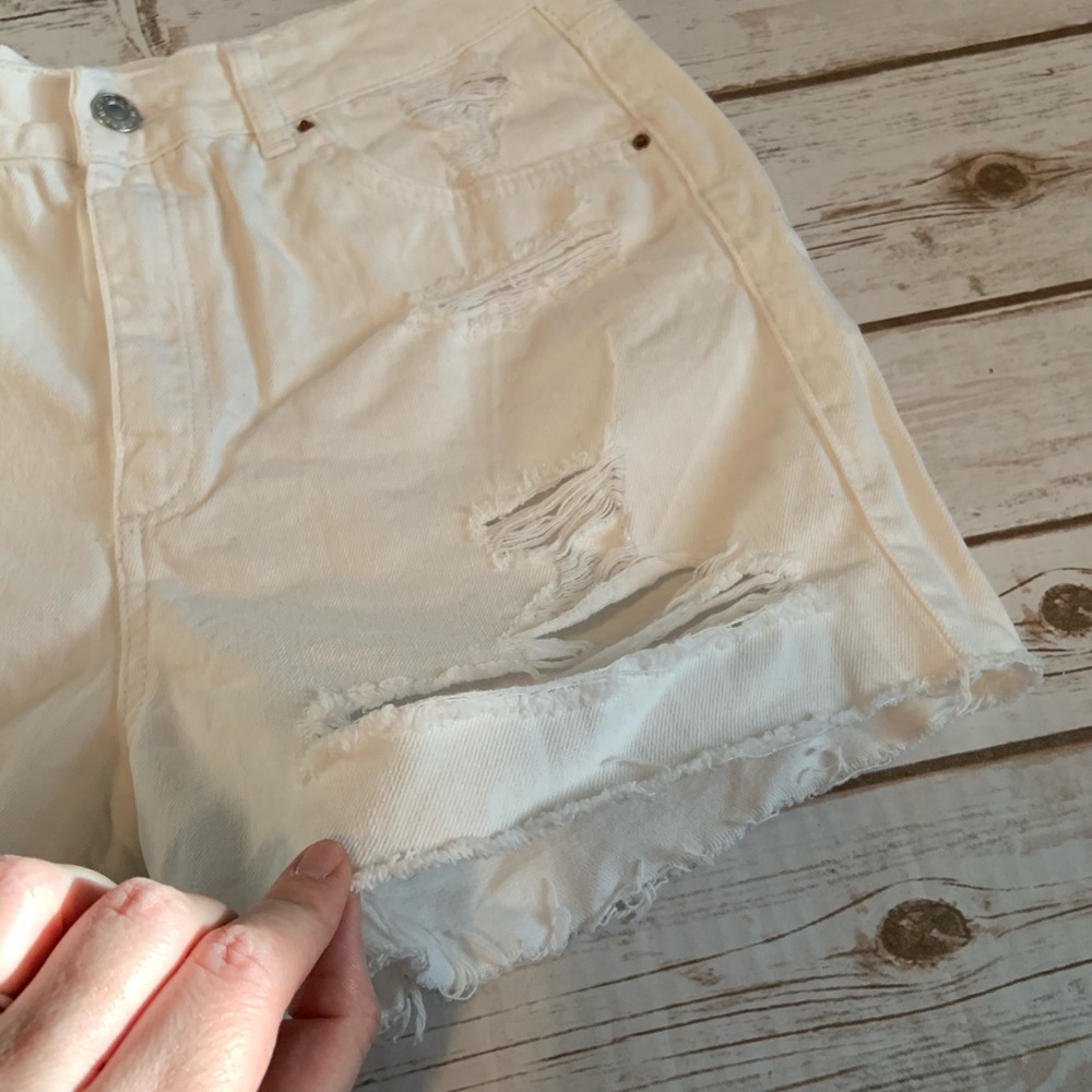 Topshop Moto petite distressed white jeans shorts - Picture 6 of 7